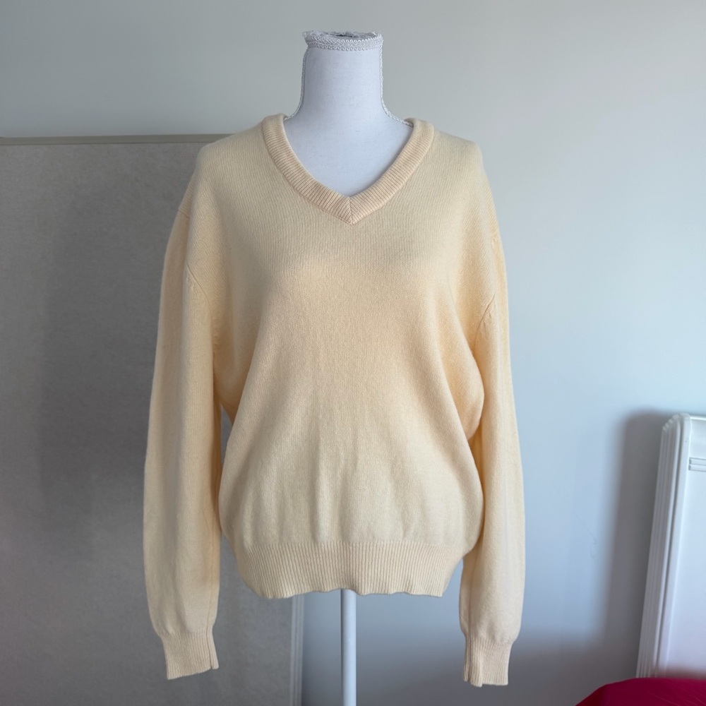 Giordano 100% Wool V-Neck Sweater – Cream, Relaxed Fit, Size M